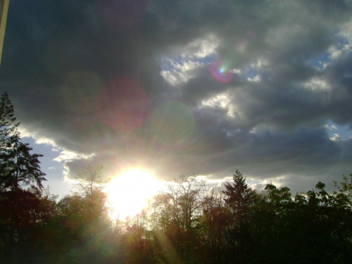 W blasku słońca... #chmury #niebo #slońce