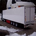 Italeri Volvo FH12 420 Globetrotter XL & Schmitz Reefer Trailer (95% done) by Dudek