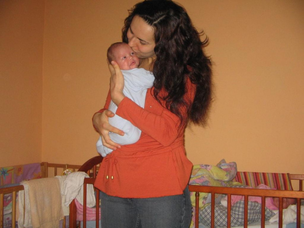 Mamusia śmiga na zakupki :) ma wychodne 2 razy w tygodniu :D
no i zegna się z Niuniami swoimi :)