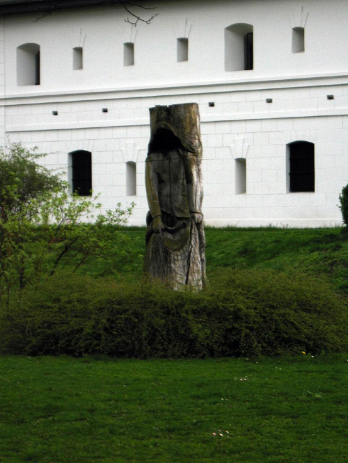 drewniana rzeźba przed muzeum etnograficznym #Toruń