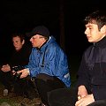 Podczas sobotniego ogniska, Hannibal, Marek i PK słuchając gry forumowego wirtuoza gitary -Kaśki (Łośka)