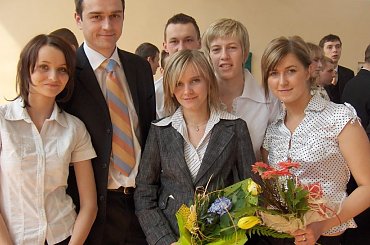 27 kwietnia 2007 oficjalnie pożegnaliśmy kolejnym rocznik absolwentów sobieszyńskiej szkoły. #Sobieszyn #Brzozowa #Absolwenci2007 #MagdalenaOlszak #MonikaKoszara #EwelinaNowaczyk #EwaBuch #BartoszWielgosz