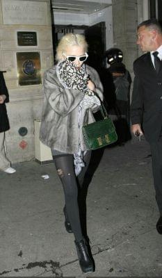 MK and Ash leaving Athene Hotel in Paris -luty 2007