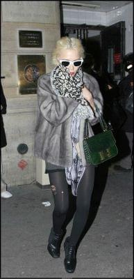 MK and Ash leaving Athene Hotel in Paris -luty 2007