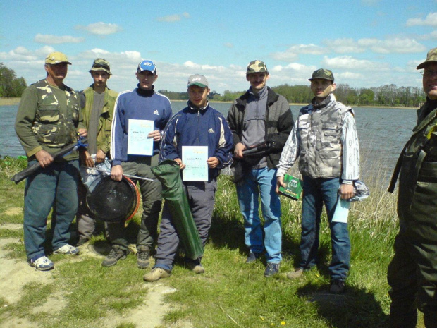 Od prawej: Daniel Dybizbańki - 1 miejsce, Darusz Walkowki - 6 m-ce, Sebastian Małecki - 2 m-ce, Łukasz Rosa - 3 m-ce, Krzysztof Kliński 4 m-ce i Jacek Rosa - 5 m-ce.