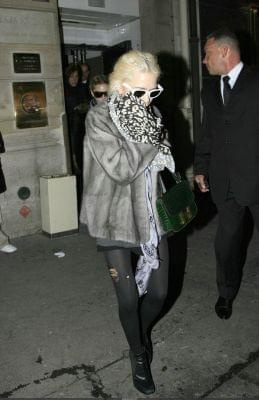 MK and Ash leaving Athene Hotel in Paris -luty 2007