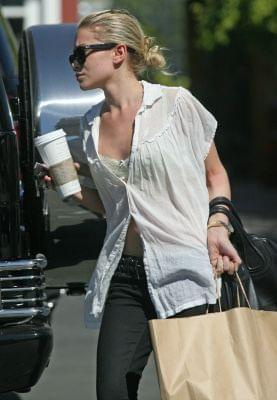 Ashley shopping in Brentwood -marzec 2007