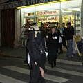 MK and Ash doing late-night food shopping in Paris-marzec 2007