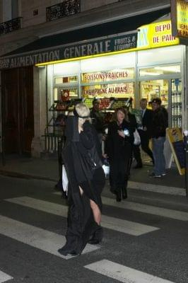 MK and Ash doing late-night food shopping in Paris-marzec 2007