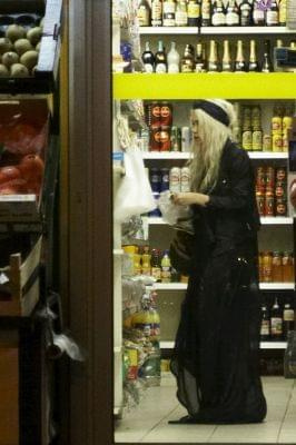 MK and Ash doing late-night food shopping in Paris-marzec 2007