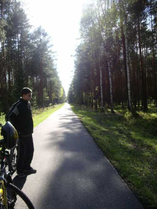 Powrót z trasy Nowa Dęba-Buda- Wydrza - Krawce- Nowa Dęba w tle Jacula i piękna równiutka droga, jakich w Polsce mało:P