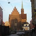 Wroclaw. kosciol dominikanow pw. sw. Wojciecha. jeden z najwiekszych i najstarszych kosciolów gotyckich miasta.
Pierwotnie zbudowany na tym miejscu romanski kosciól, ufundowany byl moze przez Boguslawa, brata Piotra Wlosta, powstal na poczatku XII wiek...