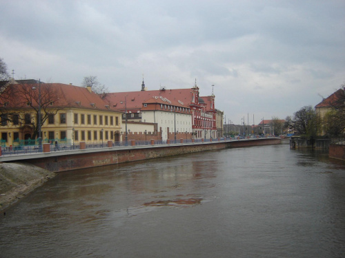 Wroclaw. Widok na Odre w poblizu Uniwersytetu Wroclawskiego