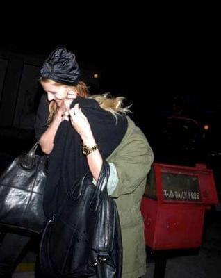 Ashley leaving a nightclub in West-Hollywood-marzec 2007