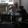 Ashley having lunch with Lizzie in Beverly Hills-marzec 2007