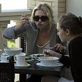 Ashley having lunch with Lizzie in Beverly Hills-marzec 2007