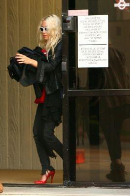 MK and Ash leaving a building in Culver City-marzec 2007