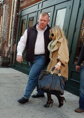 Ash leaving Rio Mar restaurant in NYC’s Meatpacking District-marzec 2007