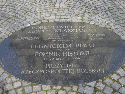 Pobenedyktynskie opactwo w Legnickim Polu. Wybudowane w miejscu slynnej bitwy z mongolami. Oltarz kosciola wg legendy znajduje sie zam gdzie sw. Jadwiga znalazla bezglowe cialo swojego syna Henryka Poboznego #Slask #Legnica #DolnySlask #Schlesien