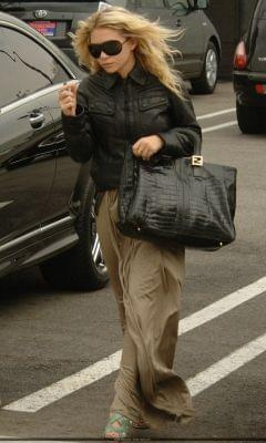 Ashley shopping in West Hollywood-paparazzi kwiecień 2007