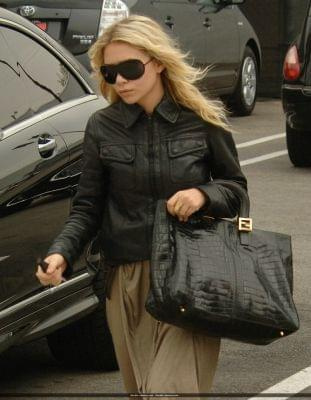 Ashley shopping in West Hollywood-paparazzi kwiecień 2007