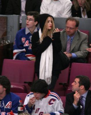 MK & Max attend the Canadien VS NY rangers game-paparazzi kwiecień 2007