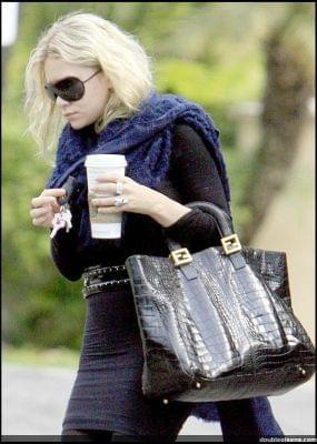 Ashley out and about in LA-paparazzi kwiecień 2007