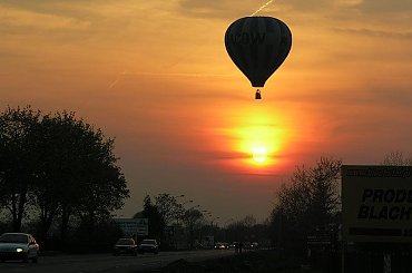 lot nad kukułczym gniazdem... #balony #niebo #ZachódSłońca