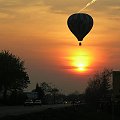 lot nad kukułczym gniazdem... #balony #niebo #ZachódSłońca