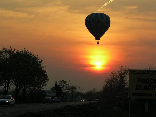 lot nad kukułczym gniazdem... #balony #niebo #ZachódSłońca
