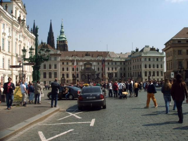 plac przed Pałacem Prezydenckim #karpacz #praga #góry