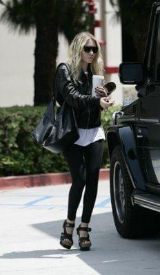 Ashley shopping in Beverly Hills-paparazzi kwiecień 2007