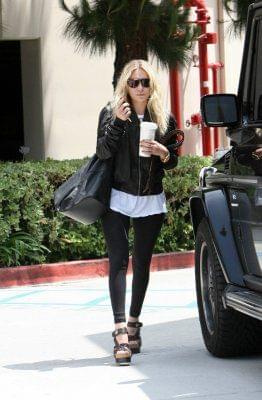 Ashley shopping in Beverly Hills-paparazzi kwiecień 2007