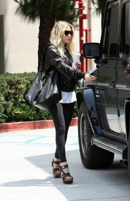 Ashley shopping in Beverly Hills-paparazzi kwiecień 2007