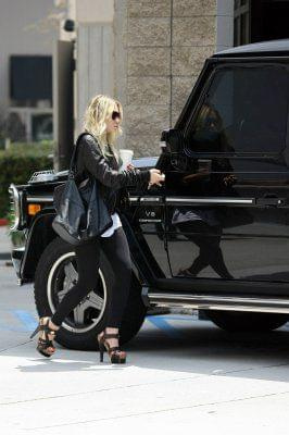 Ashley shopping in Beverly Hills-paparazzi kwiecień 2007