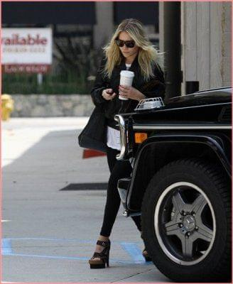 Ashley shopping in Beverly Hills-paparazzi kwiecień 2007