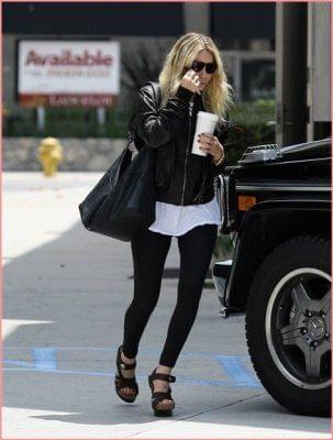 Ashley shopping in Beverly Hills-paparazzi kwiecień 2007