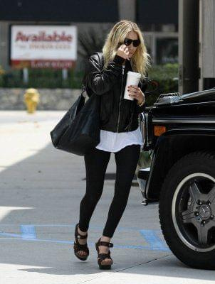 Ashley shopping in Beverly Hills-paparazzi kwiecień 2007