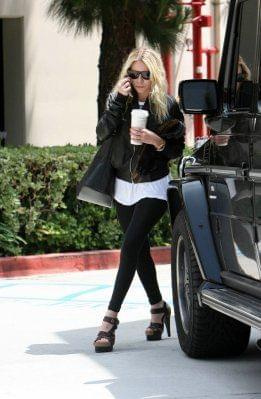 Ashley shopping in Beverly Hills-paparazzi kwiecień 2007