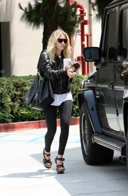 Ashley shopping in Beverly Hills-paparazzi kwiecień 2007