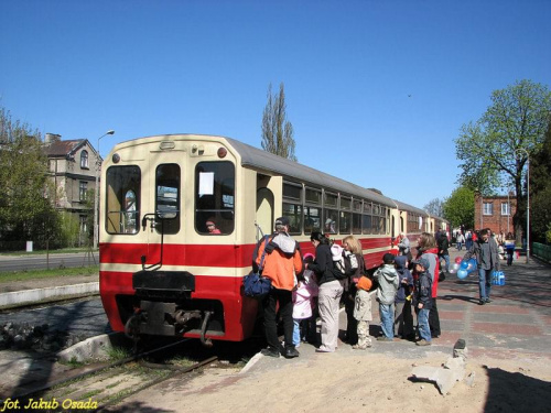 Pociąg wycieczkowy czeka na Px'a na stacji Piaseczno Wąskotorowe