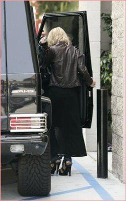 Ashley shopping in Beverly Hills-paparazzi maj 2007