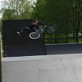 Może i młody,ale dobrze kombinuje. #bmx