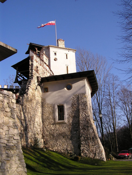 Zamek w Korzkwi - warownia rycerska z XIV w. #Korzkiew #zamek #Jura
