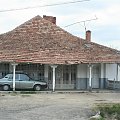 narodowa dacia w garażu