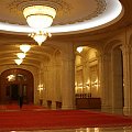 monumentalne wnętrza bukaresztańskiego Parlamentu robią kolosalne wrażenie