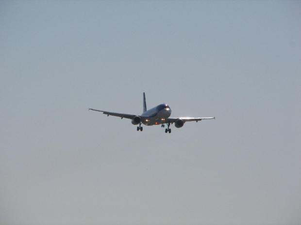 Airbus A320 na podejsciu do rwy 04 #samolot