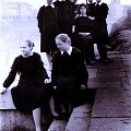 1961rok.Alicja, moja siostra, z kolezankami z klasy nad rzeka Wilia. #RodzinnyAlbum