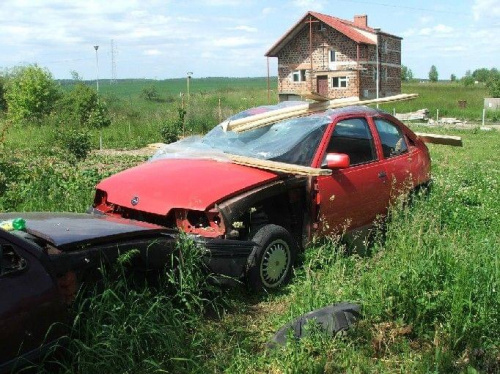 Mój biedny kochany kadett po tym jak go pożyczyłem przyszłemu szwagrowi