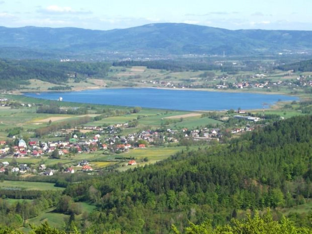 Widok z wieży zamku Chojnik, na zalew w Sosnówce.
